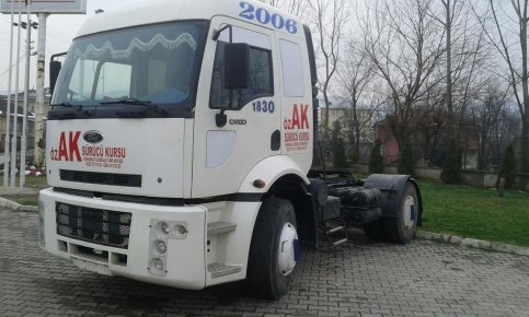 Öz Ak Sürücü kursu Filosuna TIR’ı Katarak İlke İmza Attı