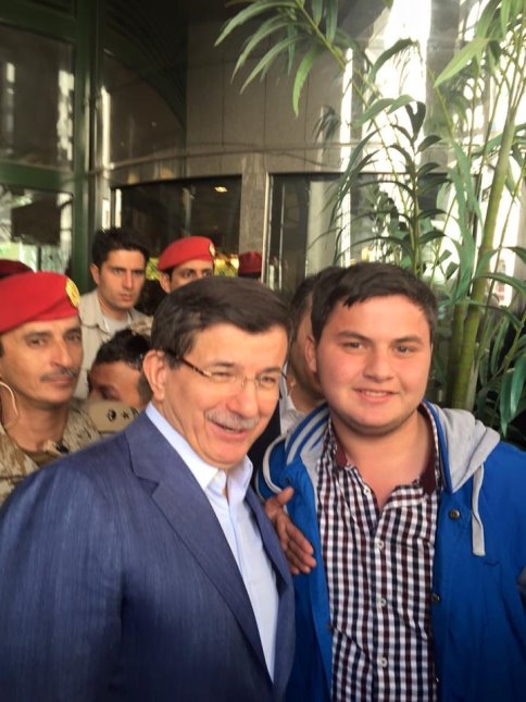 Umre İçin Gittiği Medine’de  Başbakan ve Kabine Üyeleriyle Görüştü