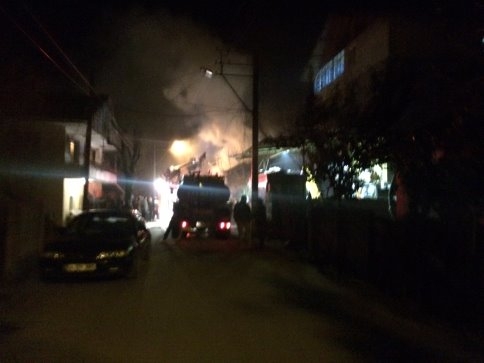 Samanlık ve Ahır yangını korkuttu