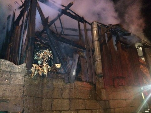 Samanlık ve Ahır yangını korkuttu