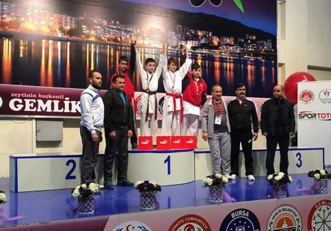 Türkiye Şampiyonasından 2 Altın 1 Gümüş 3 Bronz Madalya
Milli Takıma 3 Sporcu