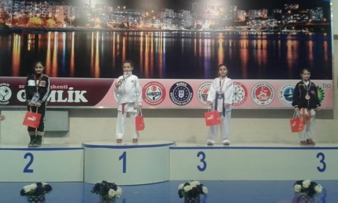 Türkiye Şampiyonasından 2 Altın 1 Gümüş 3 Bronz Madalya
Milli Takıma 3 Sporcu