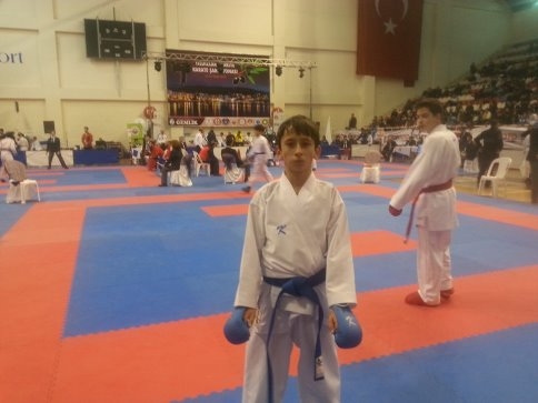 Türkiye Şampiyonasından 2 Altın 1 Gümüş 3 Bronz Madalya
Milli Takıma 3 Sporcu