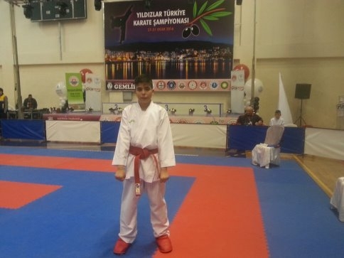 Türkiye Şampiyonasından 2 Altın 1 Gümüş 3 Bronz Madalya
Milli Takıma 3 Sporcu