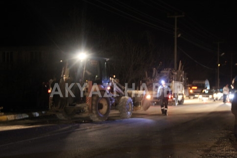 Kereste Yüklü Traktör Devrildi