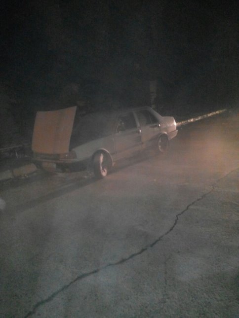 Alev Alan Otomobili Güvenlik Görevlileri Söndürdü