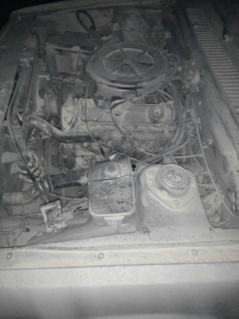 Alev Alan Otomobili Güvenlik Görevlileri Söndürdü