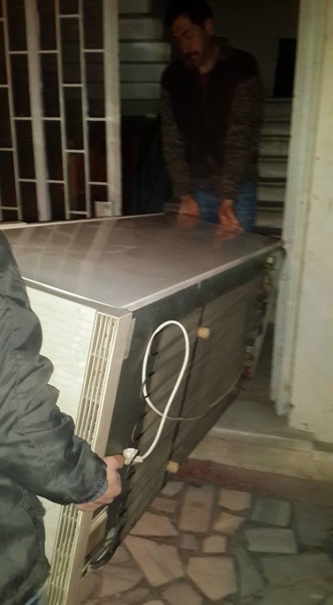 Akyazı İHH İkinci El Eşyaları İhtiyaç Sahibi Mültecilere Ulaştırıyor.