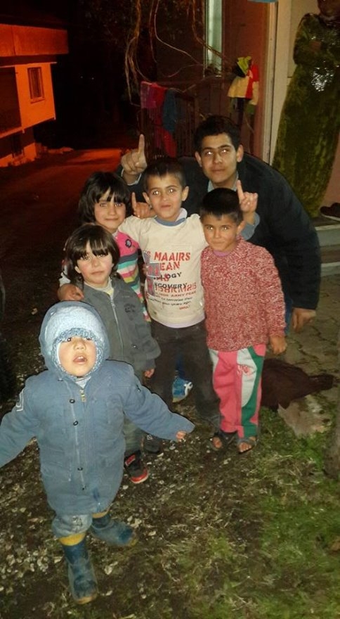 Akyazı İHH İkinci El Eşyaları İhtiyaç Sahibi Mültecilere Ulaştırıyor.