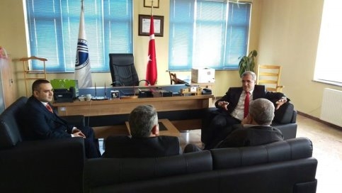 Başkan Akcan Akyazı MYO Müdürü Ziyaret Etti