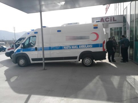 5 Tonluk Vinç'e Sıkışan Genç Hastaneye Kaldırıldı