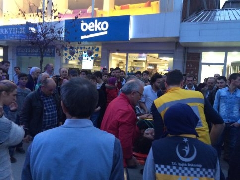 Genç  Kıza Motosiklet Çarptı