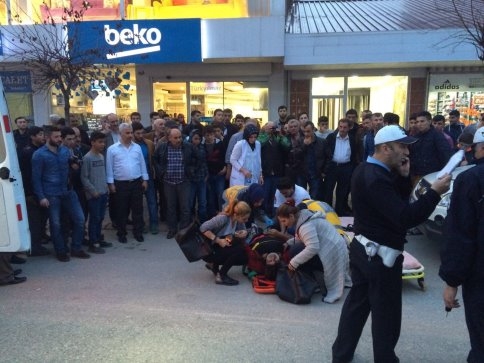 Genç  Kıza Motosiklet Çarptı