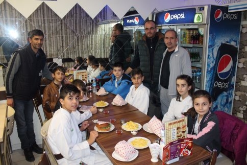 Şampiyonlara Yemek Jesti