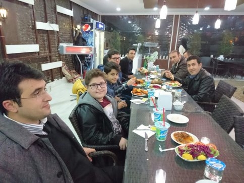 TEOG Sınavında Başarılı Olan Öğrencilere Yemek Ödülü 