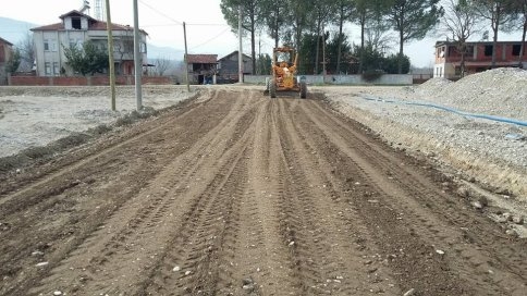 Fen İşleri Ekipleri Güzel Havaları İyi Değerlendiriyor