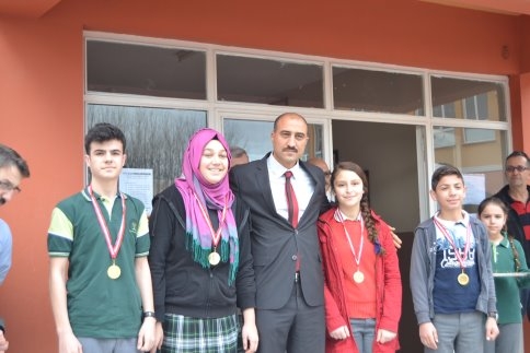 TEOG Sınavında Başarılı Olan Öğrencilere Ödül Verildi