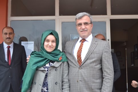 TEOG Sınavında Başarılı Olan Öğrencilere Ödül Verildi