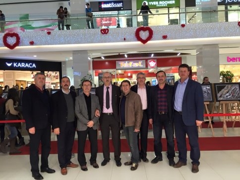 Usta Fotoğrafçı Zeki Okur’un sergisine Yoğun ilgi