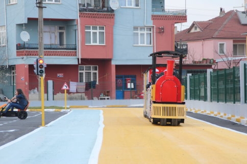 Trafik Parkın Treni Geldi