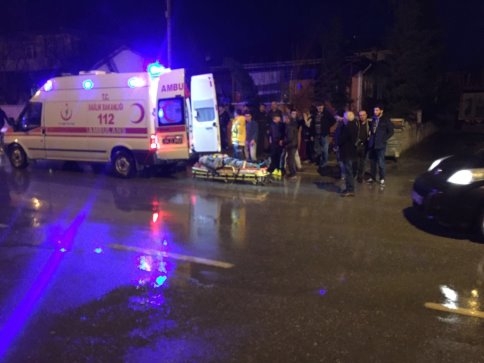 Halil Amcaya Namaz Çıkışı Motosiklet Çarptı 2 Yaralı