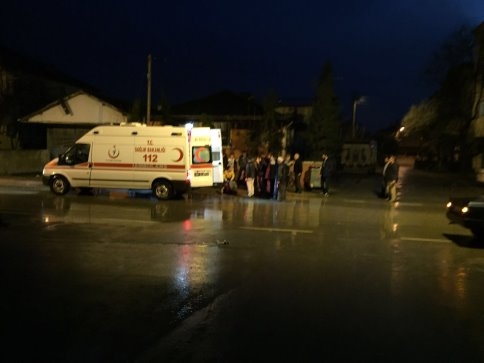 Halil Amcaya Namaz Çıkışı Motosiklet Çarptı 2 Yaralı