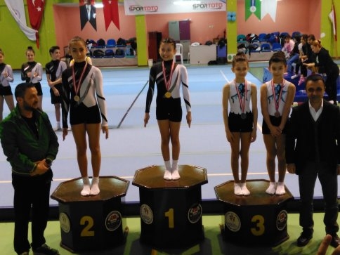 Akyazılı Berra 1. Oldu