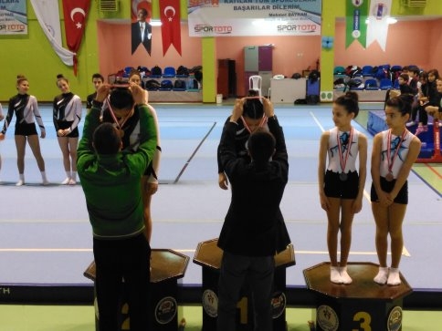 Akyazılı Berra 1. Oldu