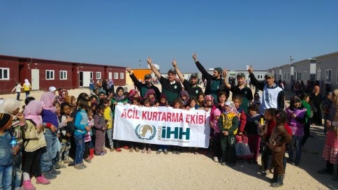 Akyazı’dan Suriyeli Mültecilere Yardımlar Sürüyor