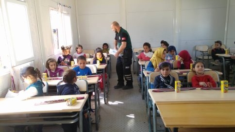 Akyazı’dan Suriyeli Mültecilere Yardımlar Sürüyor