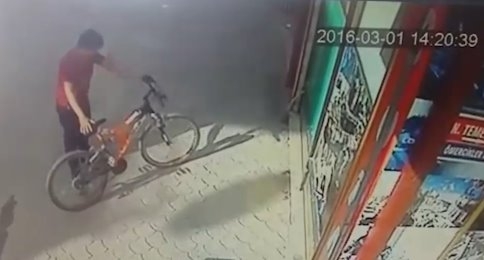 Bisiklet Çalan Hırsız Güvenlik Kamerasına Yansıdı