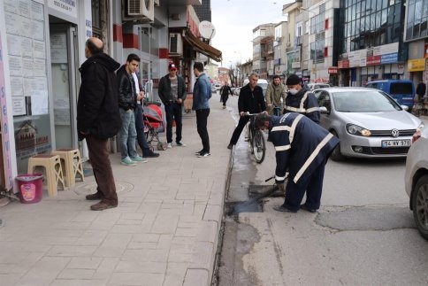 Akyazı’nın Tüm Mahelerinde Larva Mücadelesi Başladı