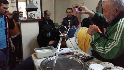 Yaşlı Adam Kahvehanede Fenalaştı