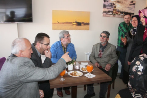 Cafe Ben Törenle Açıldı