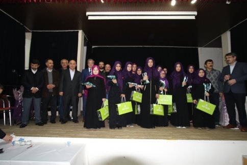 AKYAZI İMAMHATİP ORTAOKULU KURAN-I KERİM OKUMA YARIŞMASI