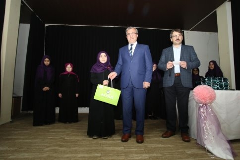 AKYAZI İMAMHATİP ORTAOKULU KURAN-I KERİM OKUMA YARIŞMASI