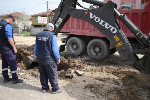 Akyazı’da Bakım Onarım Devam Ediyor