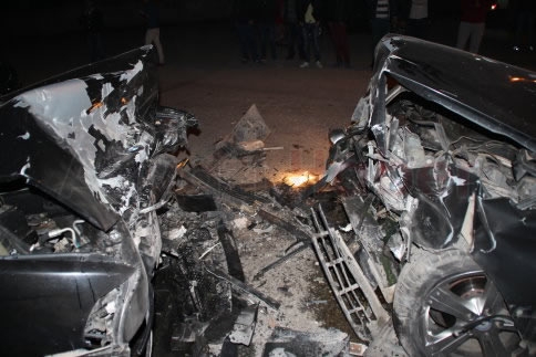 2 Otomobil Kafa Kafaya Çarpıştı 5 Yaralı