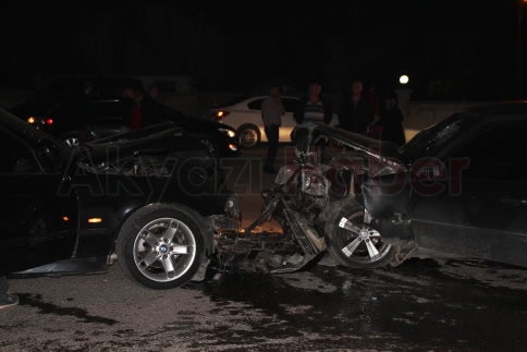 2 Otomobil Kafa Kafaya Çarpıştı 5 Yaralı