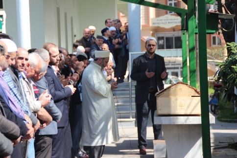 Vefat Ayşe Demir Defnedildi.