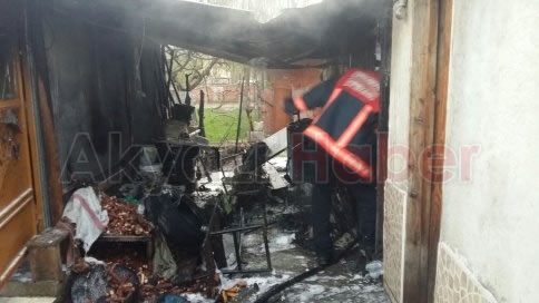 Seyfeler’deki Evin Ardiyesine Yıldırım Düştü