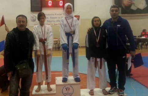 Akyazılı Karatecilerden 20 Madalya