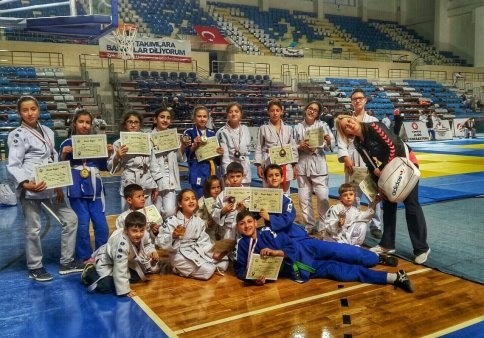 Sakarya Judo Şenliğinden Akyazı’ya 17 Madalya