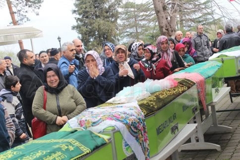 Kazada Hayatını Kaybeden 5 Kişilik Aile Son Yolculuğuna Uğurlanıyor