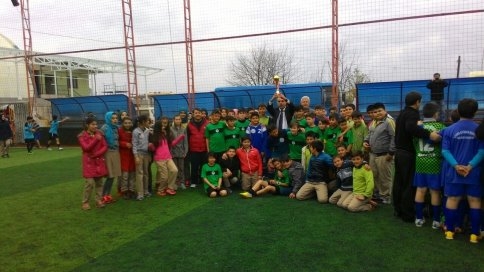 Paris Ortaokulu Küçükler Futbol Takımı Şampiyon Oldu