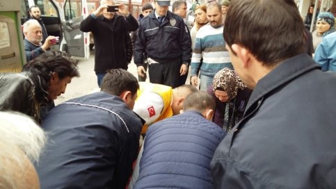 Merdivenlerden İnerken Düştü