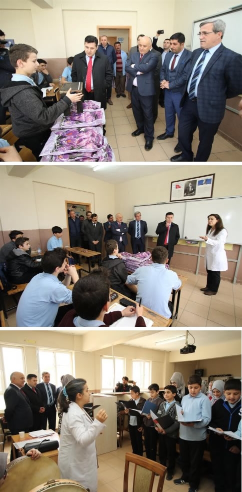 Akyazı’da Teog Öğrencilerine Ücretsiz Çalışma Kitabı Ve Soru Bankası