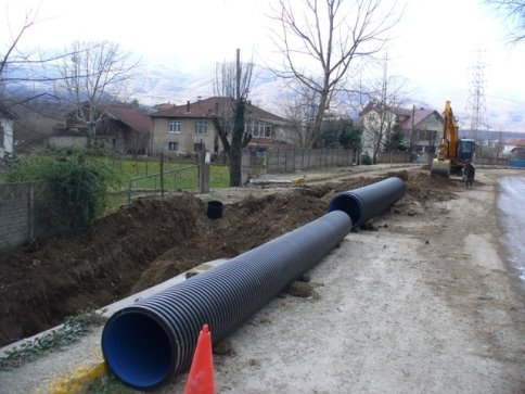 Akyazı Kuzulukta Su İsale Hattı Çalışması Sürüyor