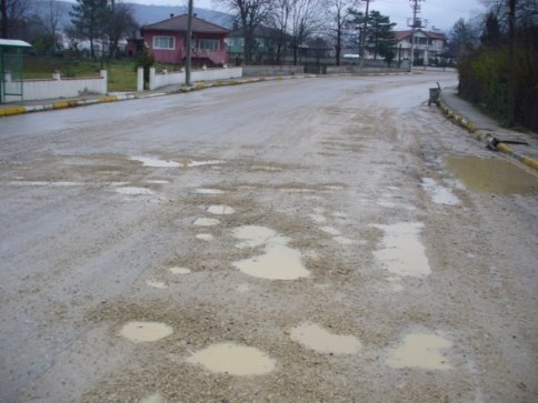Akyazı Kuzulukta Su İsale Hattı Çalışması Sürüyor