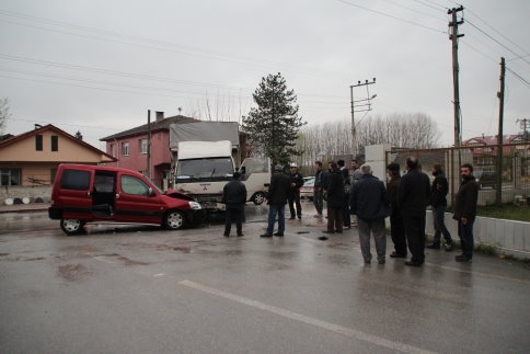 Ada Caddesi’nde Maddi Hasarlı Kaza
